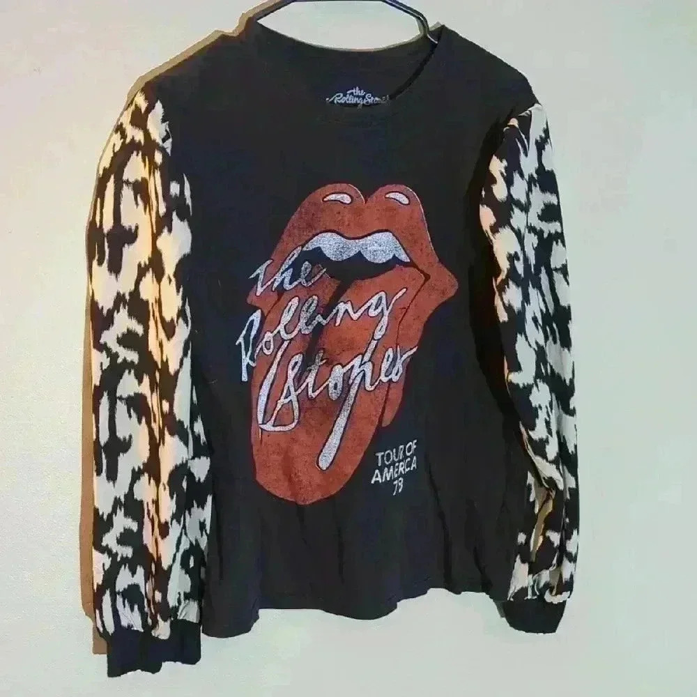 Black and Red Graphic Long Sleeve Sweatshirt - Picture 2 of 6